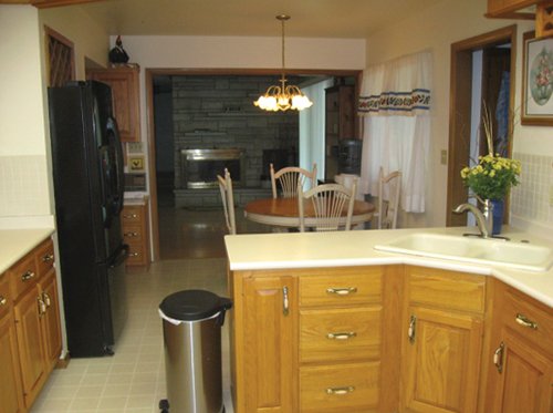 Property photo 2 - 3 Bedroom Ranch on Basement - Foster Park Area